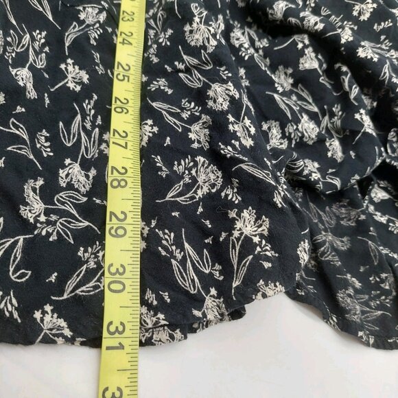 Chelsea & Theodore Shirt Size 1X Black Floral Print Tunic Button Up Top - Picture 6 of 7